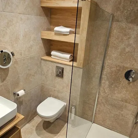 Le Royal Restaurant Hotell 3*