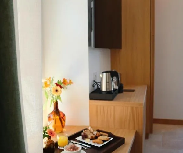 Le Royal Restaurant Hotel