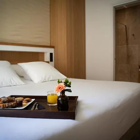 Le Royal Restaurant Hotel
