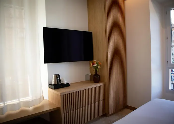 Le Royal Restaurant Hotel