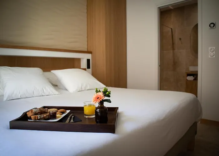 Le Royal Restaurant Hotel