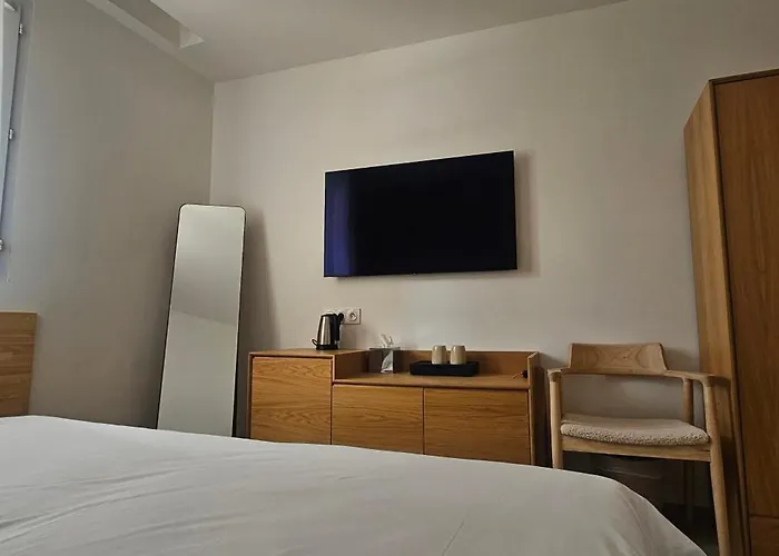 Le Royal Restaurant Hotel